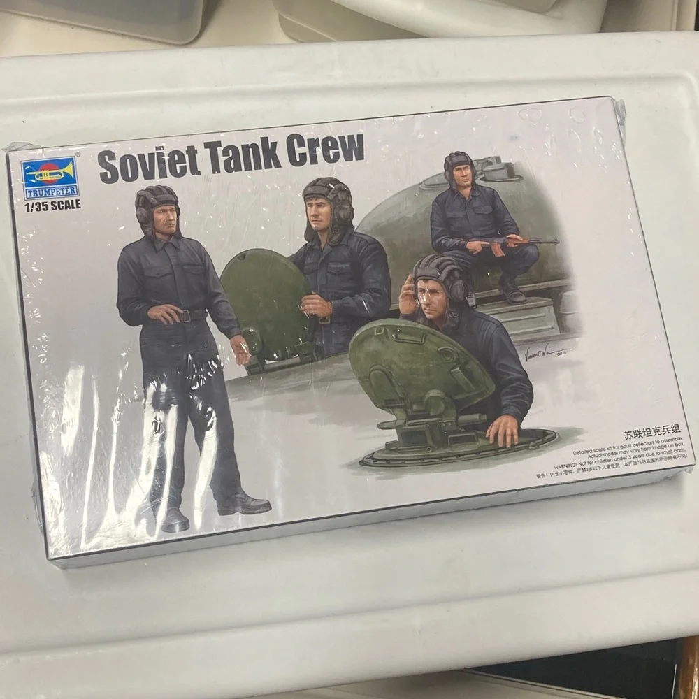 Trumpeter 1/35 Soviet Tank Crew, sealed nib, 4 model figure kit